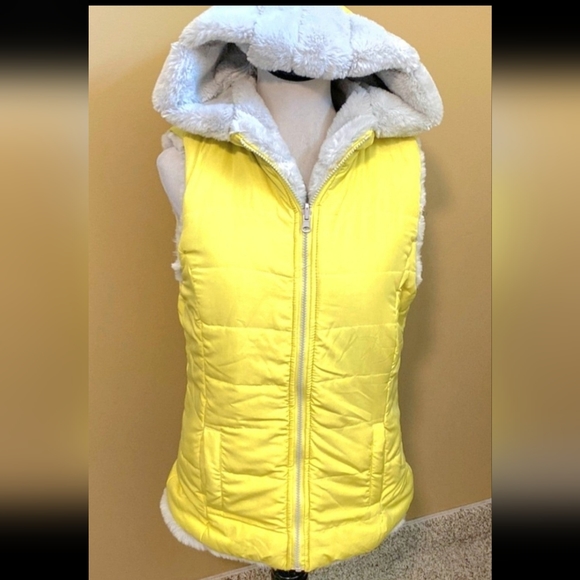Faux Fur Reversible Puffer Vest Jacket - Picture 4 of 7